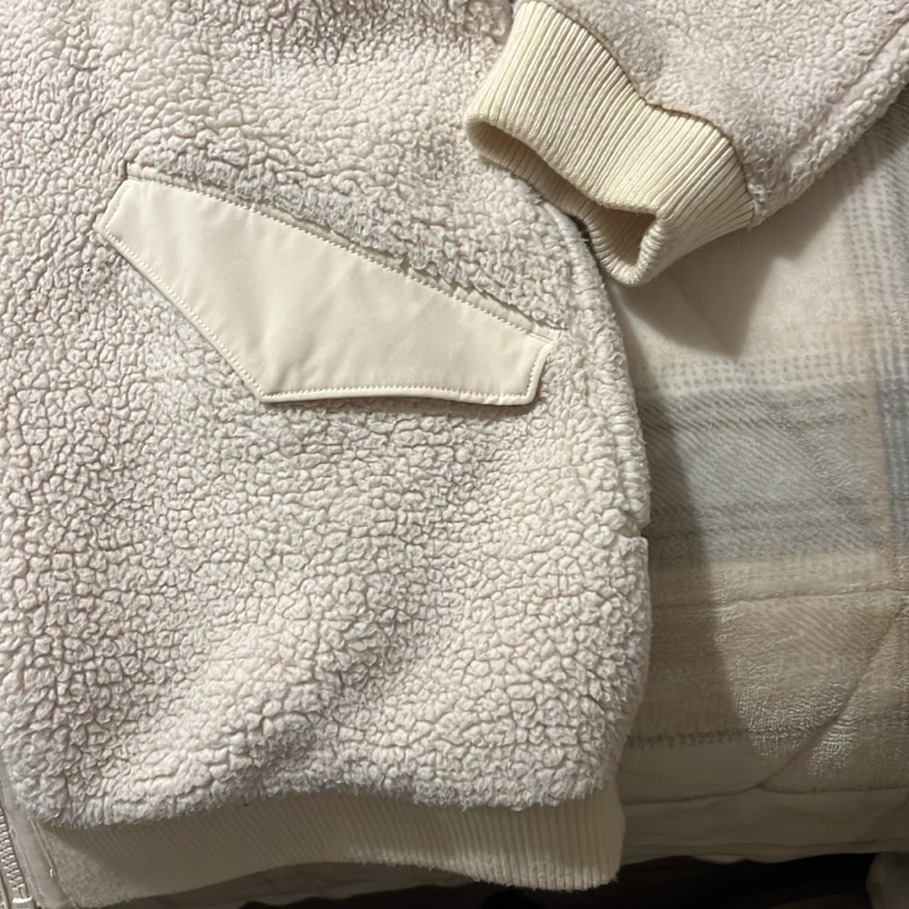 Tan Women’s North face fleece zip up - Picture 4 of 8
